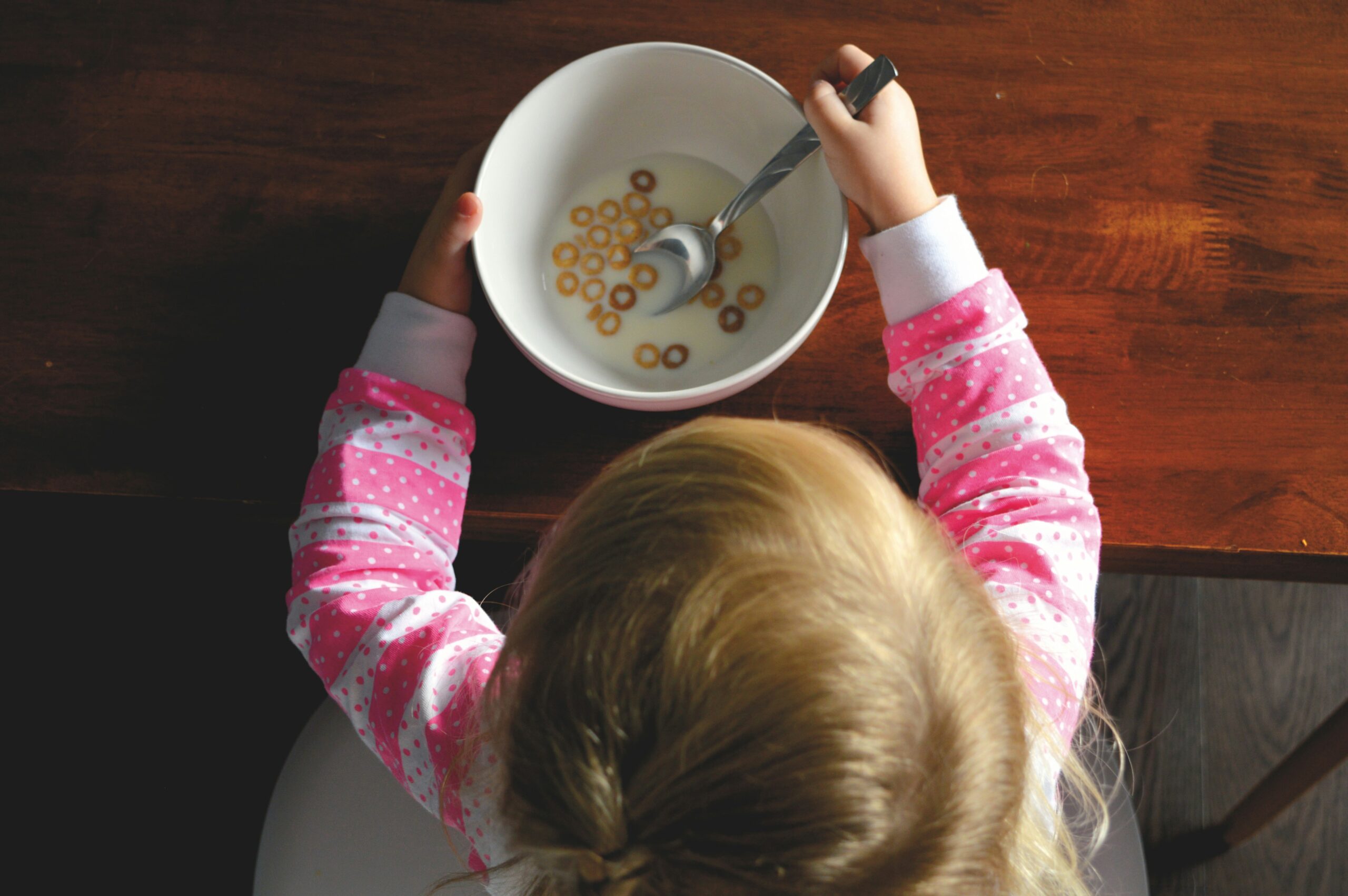 Les programmes d'alimentation scolaire génèrent des retombées socioéconomiques significatives, révèle une nouvelle étude